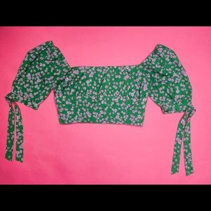 Green cropped floral blouse, perfect condition